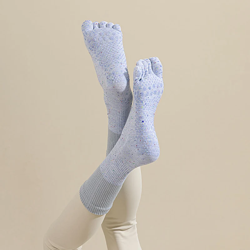 Olivenorma Mid-Calf Atmungsaktive Baumwoll-Yogasocken mit Blumenmuster, rutschfestem Griff und modischem Design für Damen.