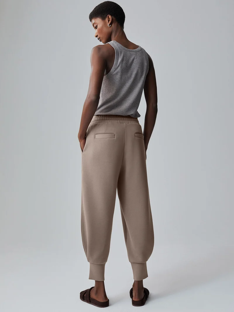The Relaxed Pant 25