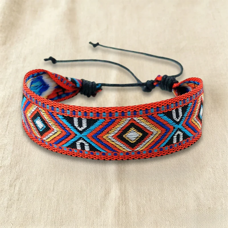 Olivenorma Armband mit ethnischem, geometrischem Stammesmuster, gewebt, verstellbar, geknotet, geflochten, für Alltag und Festivals