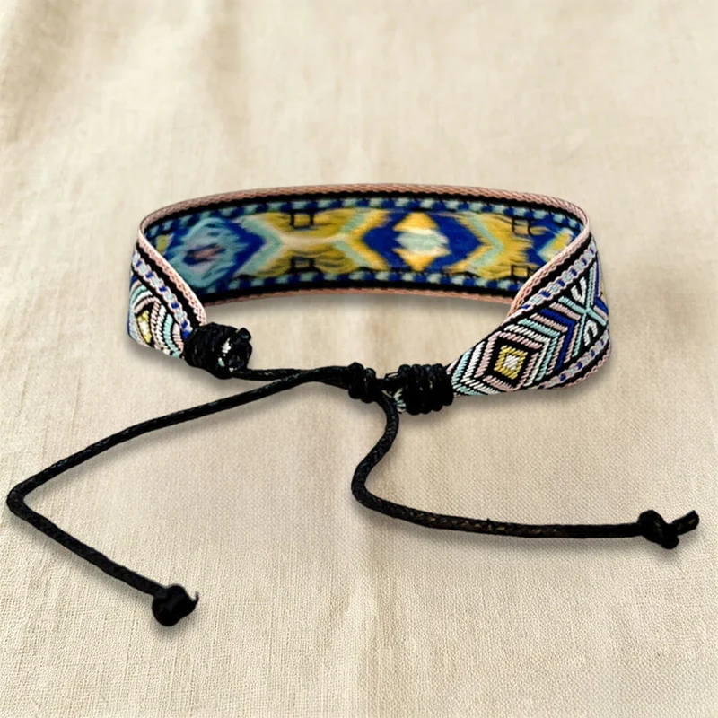 Olivenorma Armband mit ethnischem, geometrischem Stammesmuster, gewebt, verstellbar, geknotet, geflochten, für Alltag und Festivals