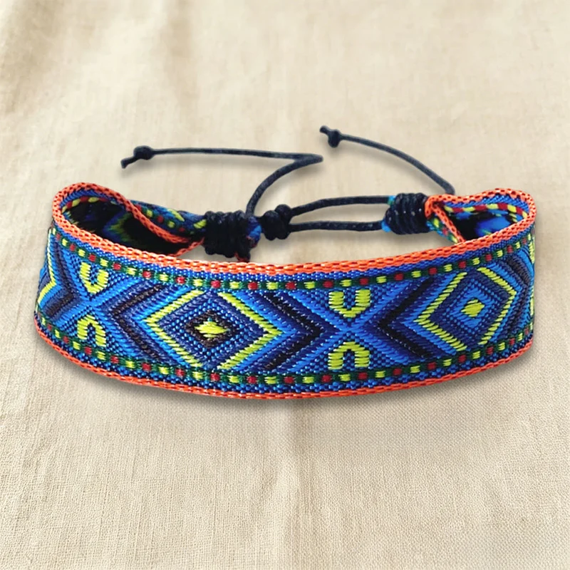 Olivenorma Armband mit ethnischem, geometrischem Stammesmuster, gewebt, verstellbar, geknotet, geflochten, für Alltag und Festivals