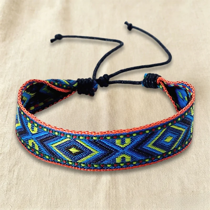 Olivenorma Armband mit ethnischem, geometrischem Stammesmuster, gewebt, verstellbar, geknotet, geflochten, für Alltag und Festivals