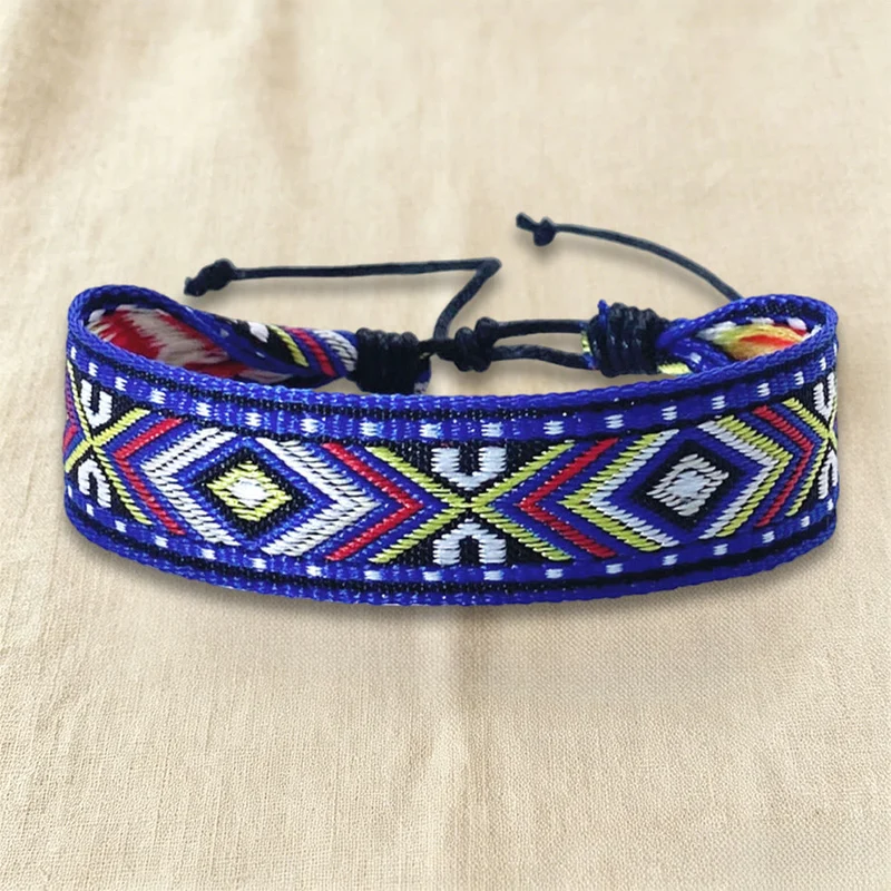 Olivenorma Armband mit ethnischem, geometrischem Stammesmuster, gewebt, verstellbar, geknotet, geflochten, für Alltag und Festivals