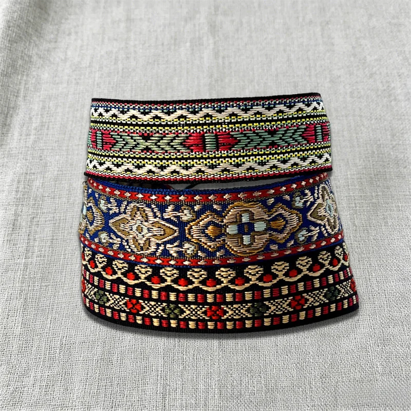 Olivenorma Armband mit kunstvollem Stammesmuster, handgewebt, ethnisch geflochten