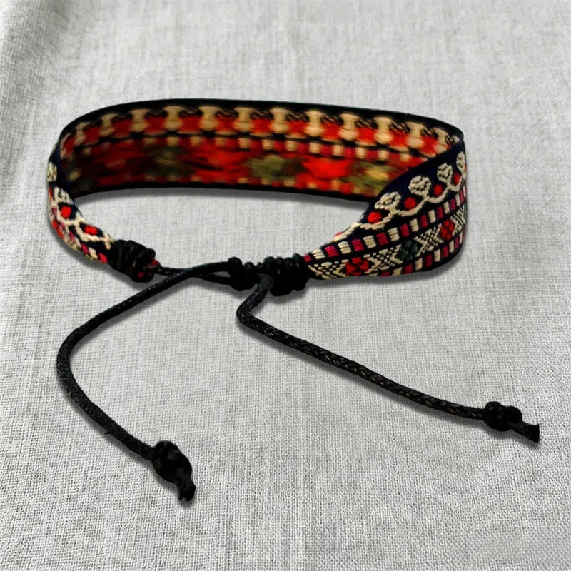 Olivenorma Armband mit kunstvollem Stammesmuster, handgewebt, ethnisch geflochten