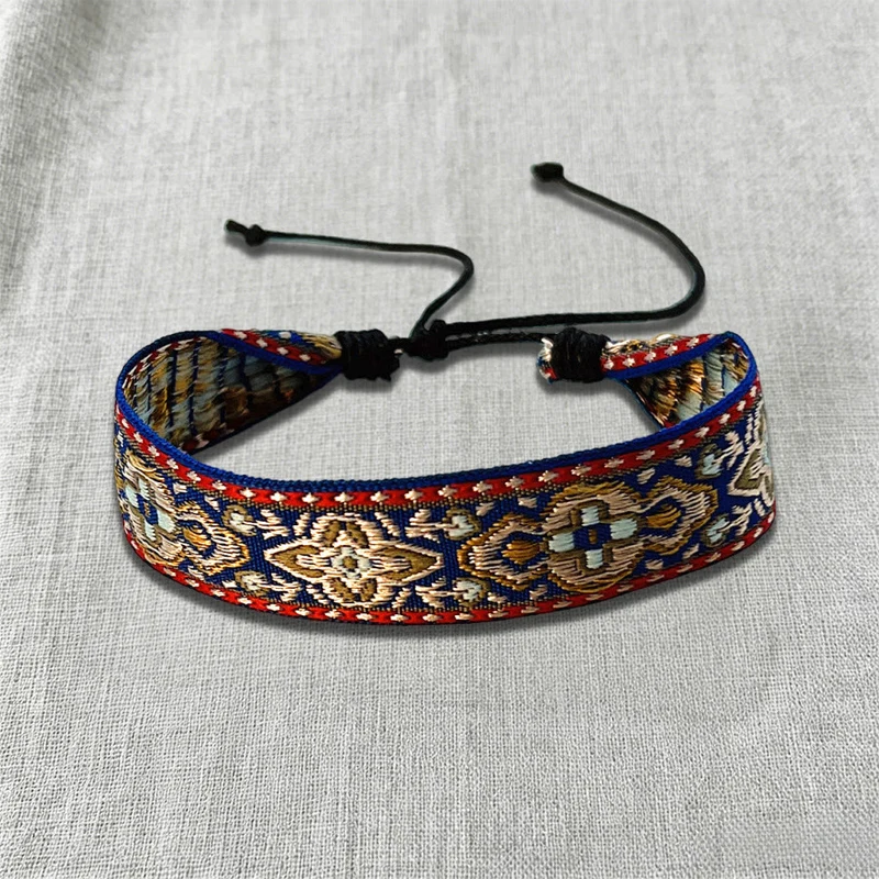 Olivenorma Armband mit kunstvollem Stammesmuster, handgewebt, ethnisch geflochten