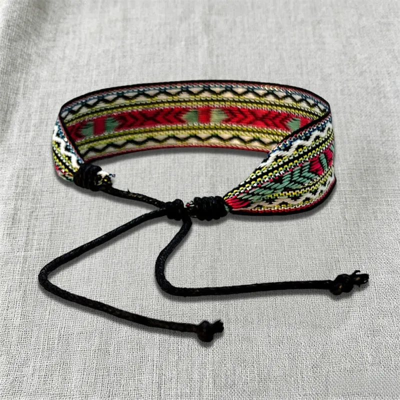 Olivenorma Armband mit kunstvollem Stammesmuster, handgewebt, ethnisch geflochten