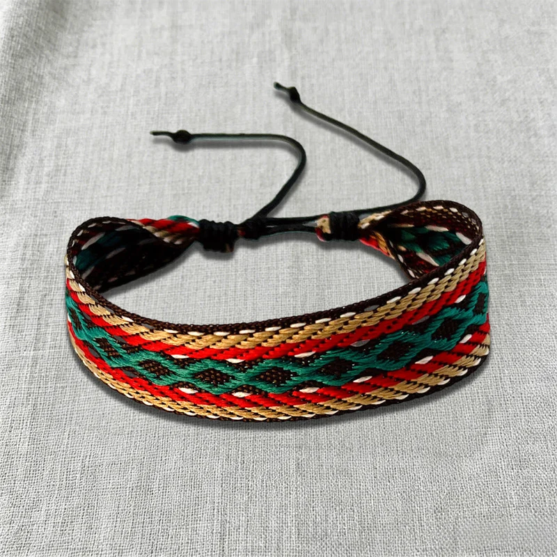 Olivenorma Armband mit kunstvollem Stammesmuster, handgewebt, ethnisch geflochten