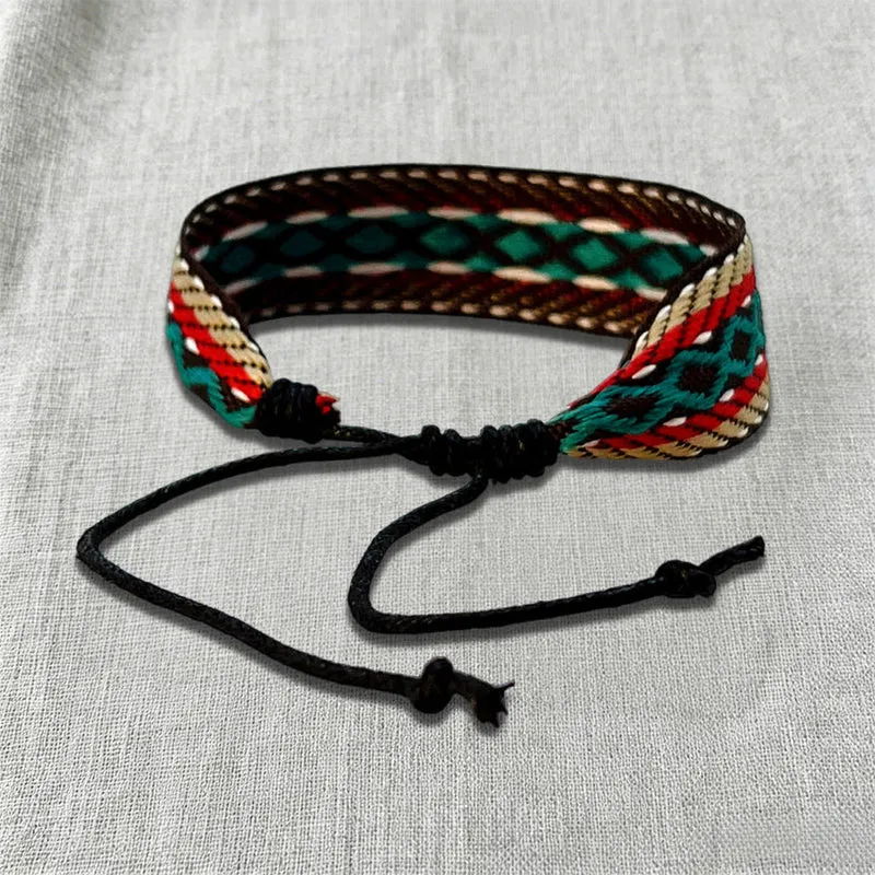 Olivenorma Armband mit kunstvollem Stammesmuster, handgewebt, ethnisch geflochten