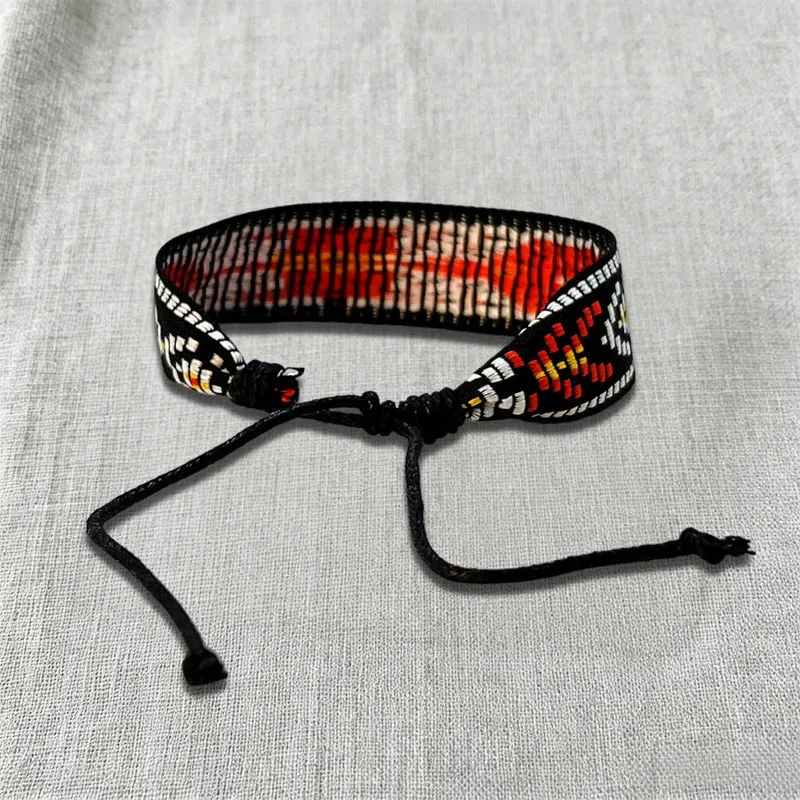 Olivenorma Armband mit kunstvollem Stammesmuster, handgewebt, ethnisch geflochten