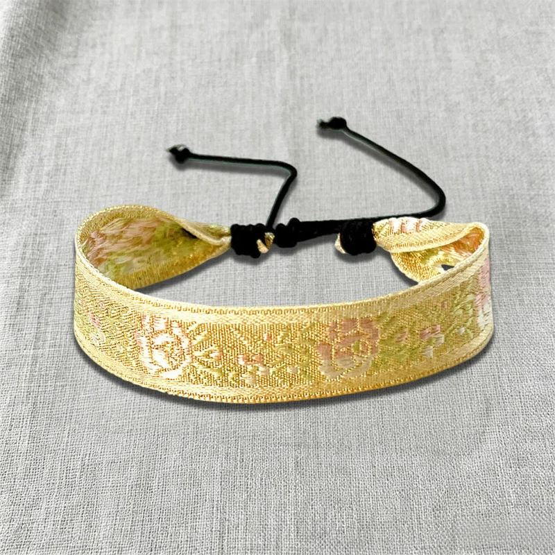 Olivenorma Armband mit kunstvollem Stammesmuster, handgewebt, ethnisch geflochten