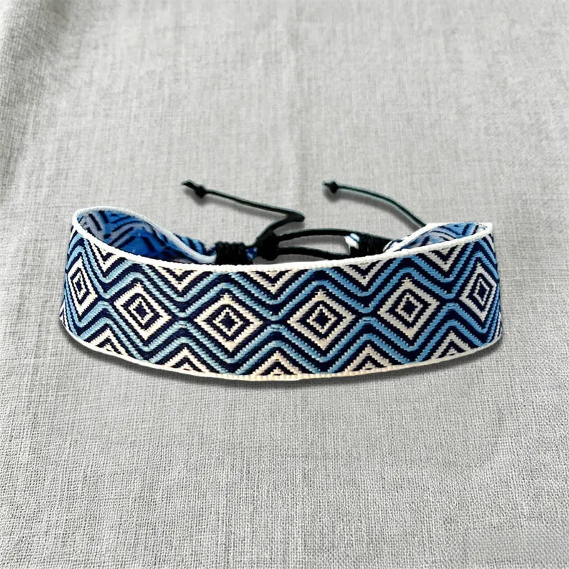 Olivenorma Armband mit kunstvollem Stammesmuster, handgewebt, ethnisch geflochten