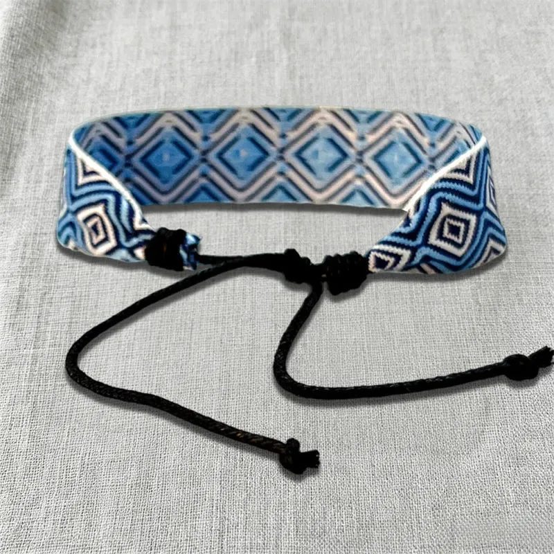 Olivenorma Armband mit kunstvollem Stammesmuster, handgewebt, ethnisch geflochten