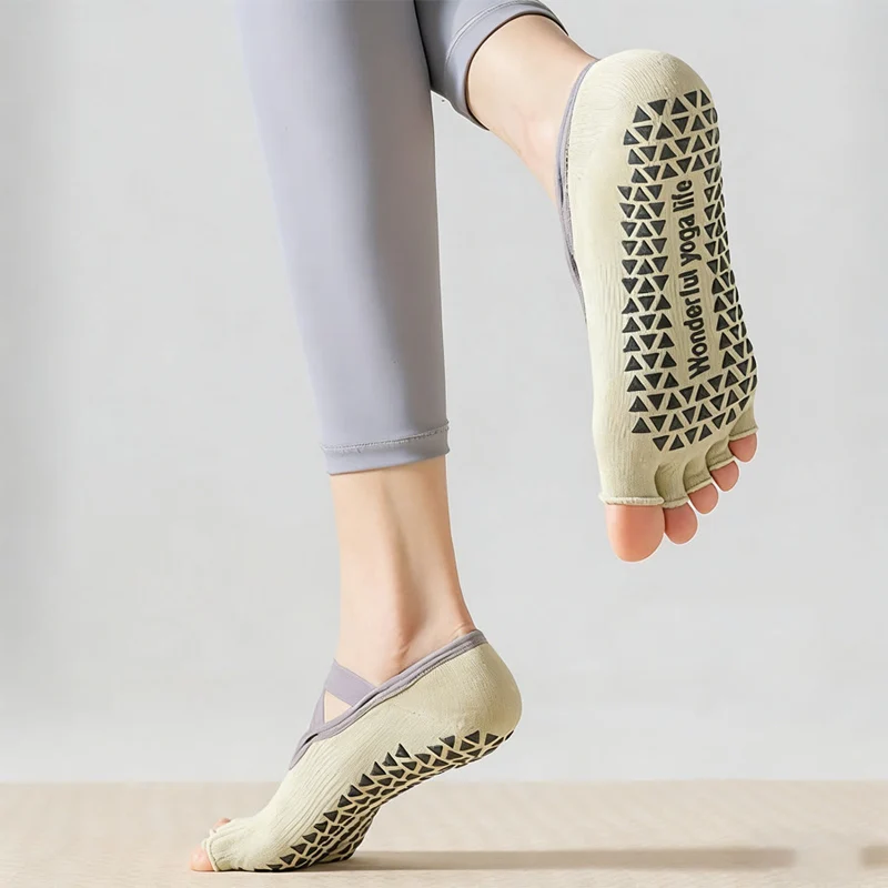 Olivenorma Zehenstegsocken mit offenem Rücken, fünf Zehen, Riemen, rutschfest, atmungsaktiv, aus Baumwolle, für Damen, ideal für Yoga und Workout.
