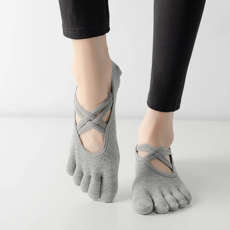 Olivenorma Zehensocken aus Baumwolle mit Kreuzriemen, rutschfest, für Pilates, Barre und Yoga – Damen-Socken für Stabilitätstraining