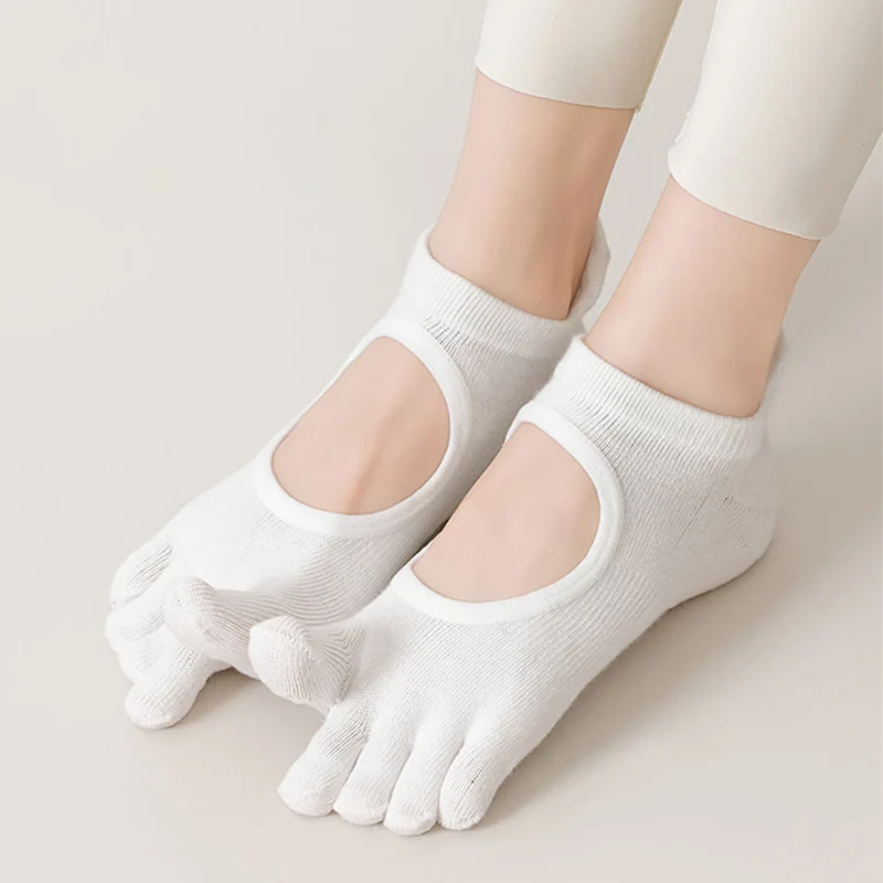Olivenorma Zehenfreie Baumwollsocken mit fünf Zehen, rutschfest, atmungsaktiv und schweißabsorbierend – ideal für Barre-Workouts und Yoga.