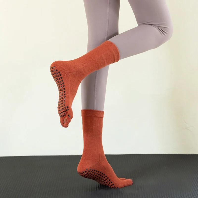 Olivenorma Mid-Calf Five-Toe Baumwoll-Yogasocken für Damen, atmungsaktiv, rutschfest, komfortabel und mit rutschfestem Griff