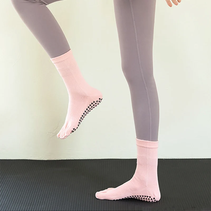 Olivenorma Mid-Calf Five-Toe Baumwoll-Yogasocken für Damen, atmungsaktiv, rutschfest, komfortabel und mit rutschfestem Griff