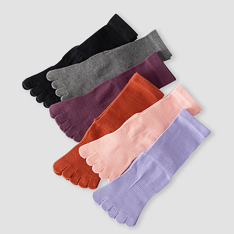 Olivenorma Mid-Calf Five-Toe Baumwoll-Yogasocken für Damen, atmungsaktiv, rutschfest, komfortabel und mit rutschfestem Griff