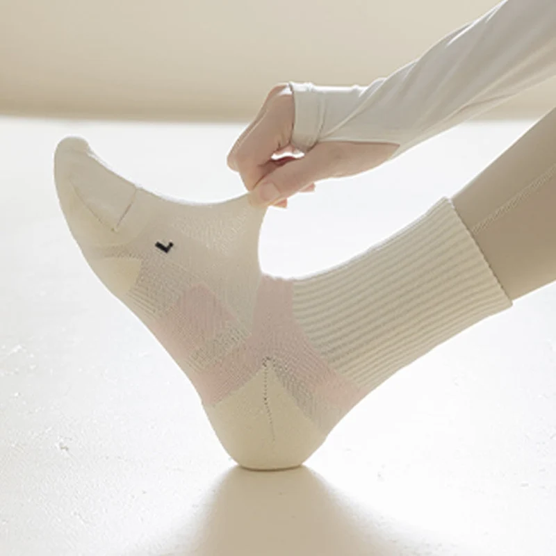 Olivenorma Wadenhohe, atmungsaktive Komfort-Socken mit Anti-Reibungs-Technologie für Pilates, Barre und Yoga – Damensocken