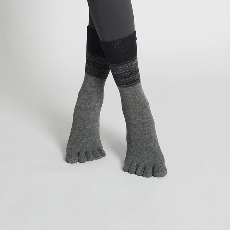 Olivenorma Gradient Fünf-Zehen-Yogasocken aus Baumwolle mit rutschfestem Griff, atmungsaktiv, schweißableitend, für Pilates, Barre und Fitness, Damen-Yogasocken