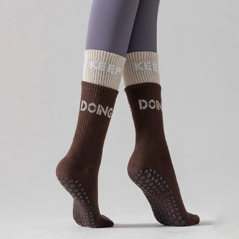 Olivenorma Cushion Grip Crew Pilates- und Barre-Komfortsocken mit weicher Polsterung und atmungsaktiver Baumwollunterstützung – rutschfeste Yoga-Socken