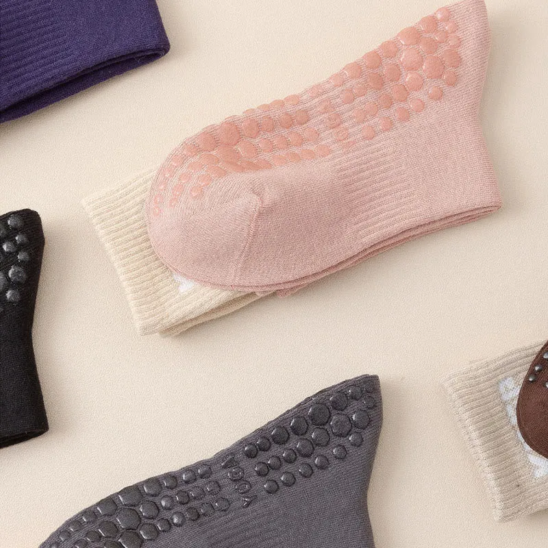 Olivenorma Cushion Grip Crew Pilates- und Barre-Komfortsocken mit weicher Polsterung und atmungsaktiver Baumwollunterstützung – rutschfeste Yoga-Socken