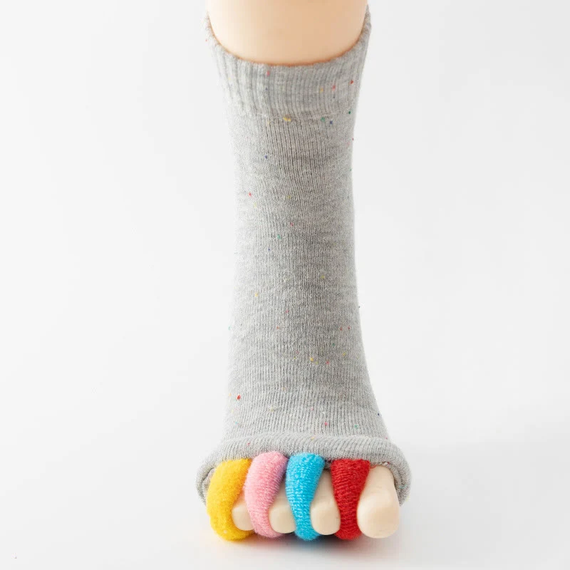 Olivenorma Bunte, atmungsaktive Zehentrennungssocken mit fünf Zehen, rutschfestem Grip, Pilates- und Barre-Fitnesssocken für Balance und Stabilität, Yoga-Socken