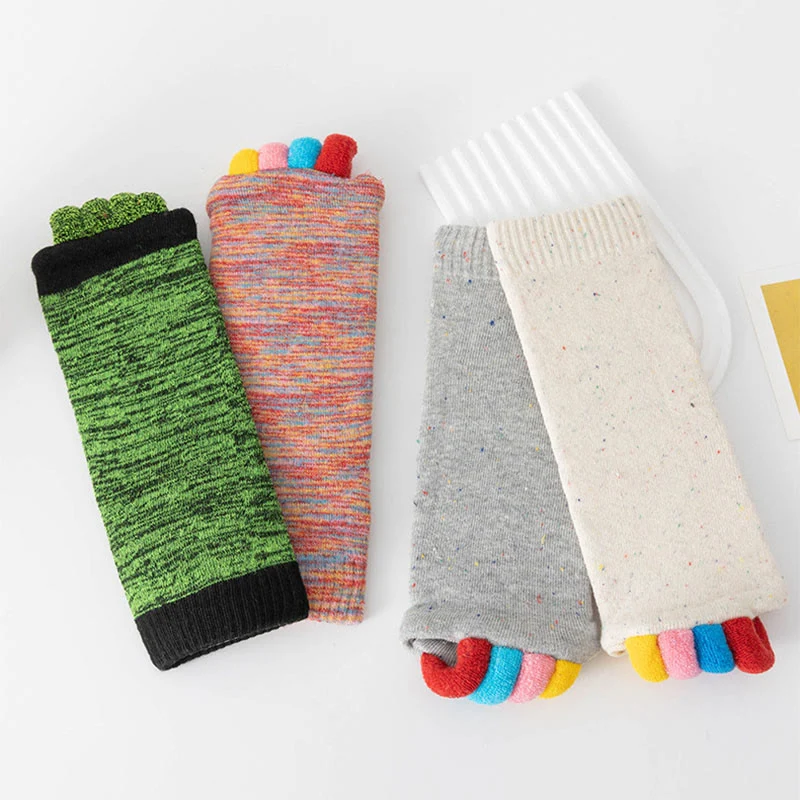 Olivenorma Bunte, atmungsaktive Zehentrennungssocken mit fünf Zehen, rutschfestem Grip, Pilates- und Barre-Fitnesssocken für Balance und Stabilität, Yoga-Socken