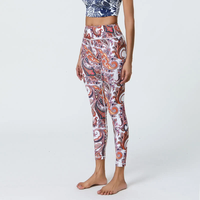 Olivenorma Yogahose mit hohem Bund und lebhaftem Paisley-Muster
