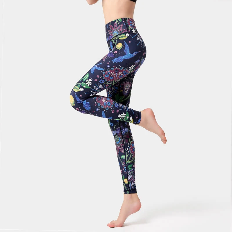 Olivenorma Yogahose mit hohem Bund und Gartenmotiv