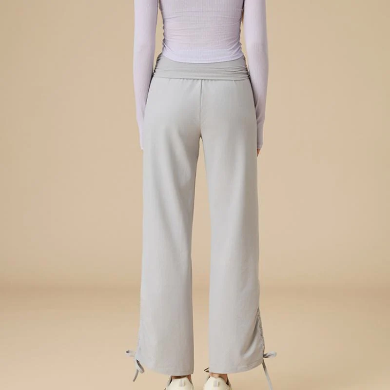 Olivenorma Damen-Hose mit hohem Bund, Kordelzug und weitem Bein, luftig-leicht.