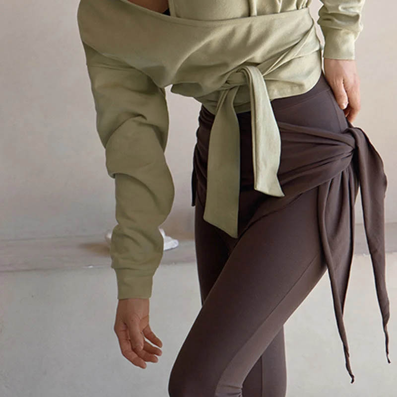 Elegante, hochgeschnittene Schlaghose mit Bindedetail von Olivenorma für Damen