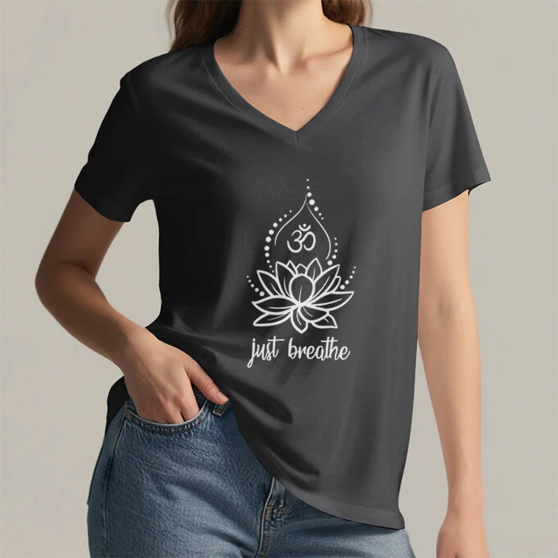 Olivenorma „Just Breathe“ Yoga-Meditations-T-Shirt mit V-Ausschnitt