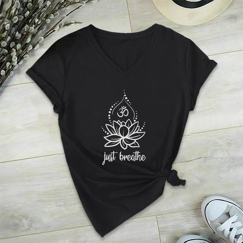 Olivenorma „Just Breathe“ Yoga-Meditations-T-Shirt mit V-Ausschnitt