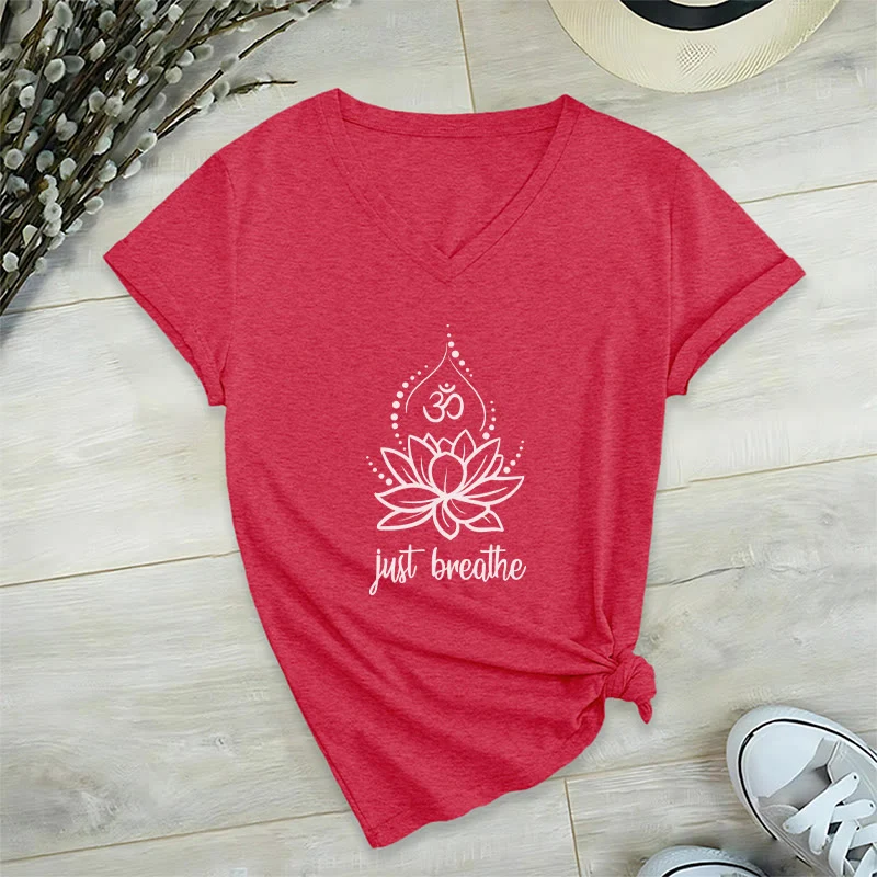 Olivenorma „Just Breathe“ Yoga-Meditations-T-Shirt mit V-Ausschnitt