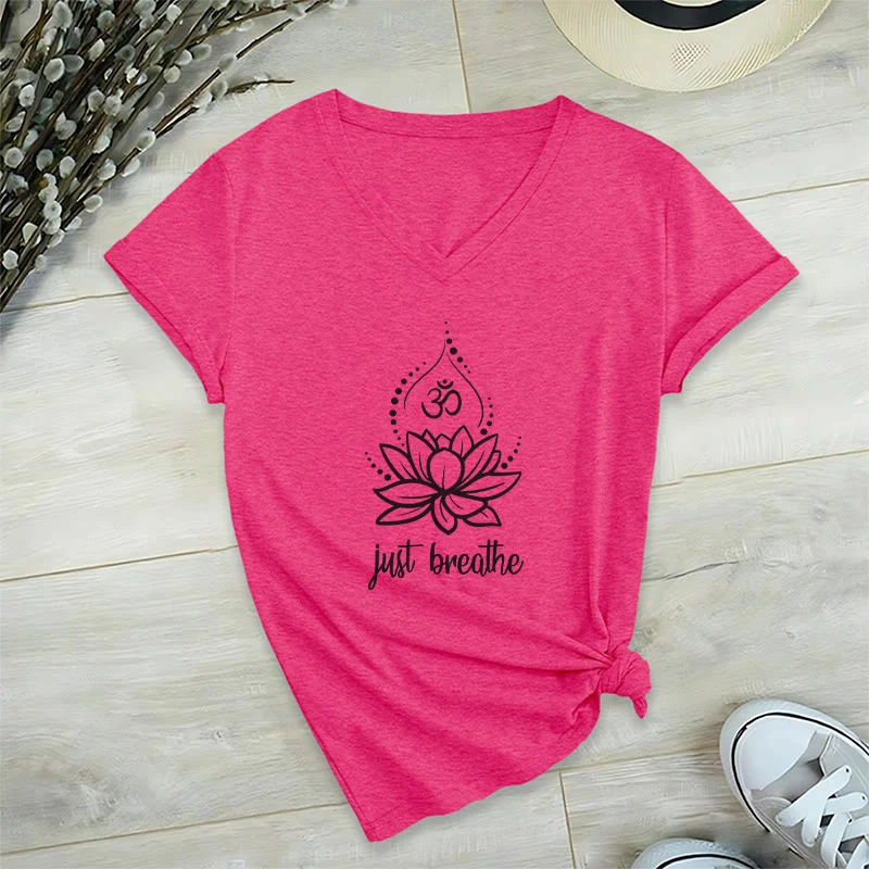 Olivenorma „Just Breathe“ Yoga-Meditations-T-Shirt mit V-Ausschnitt