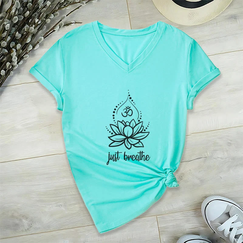 Olivenorma „Just Breathe“ Yoga-Meditations-T-Shirt mit V-Ausschnitt