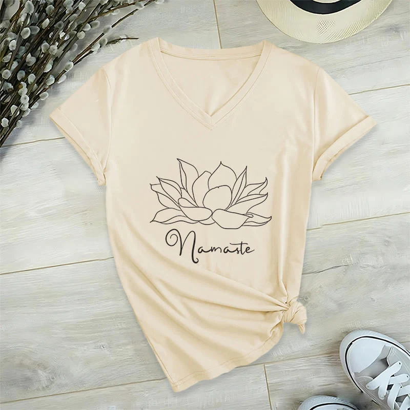 Olivenorma Übergroßes Namaste Yoga-T-Shirt mit V-Ausschnitt