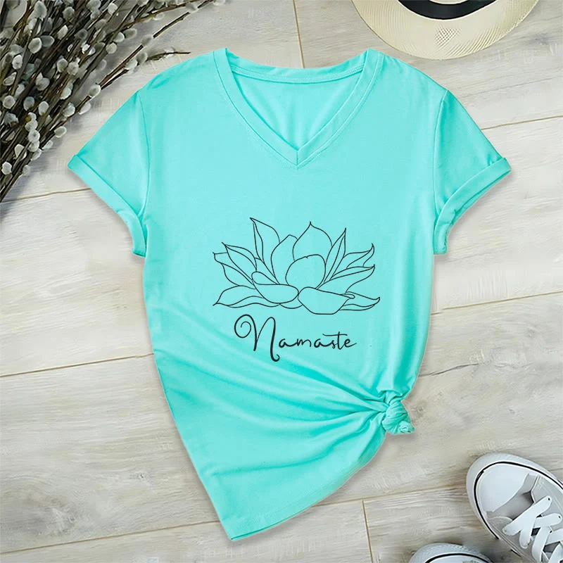 Olivenorma Übergroßes Namaste Yoga-T-Shirt mit V-Ausschnitt