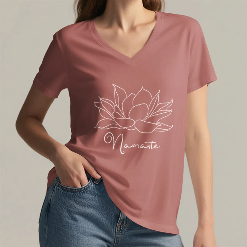 Olivenorma Übergroßes Namaste Yoga-T-Shirt mit V-Ausschnitt