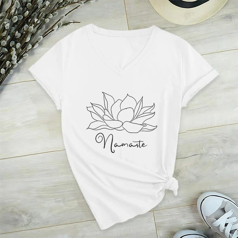 Olivenorma Übergroßes Namaste Yoga-T-Shirt mit V-Ausschnitt
