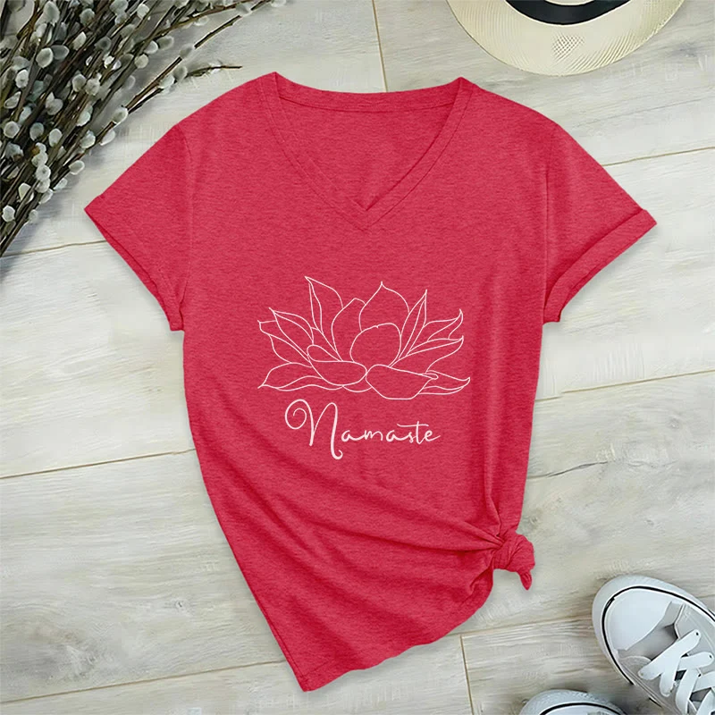 Olivenorma Übergroßes Namaste Yoga-T-Shirt mit V-Ausschnitt