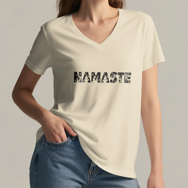 Olivenorma Minimalistisches Yoga Namaste Pose T-Shirt mit V-Ausschnitt