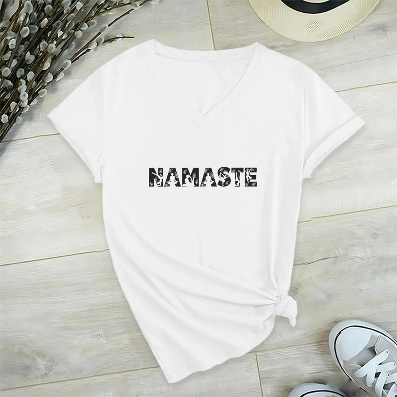 Olivenorma Minimalistisches Yoga Namaste Pose T-Shirt mit V-Ausschnitt