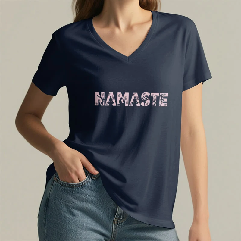 Olivenorma Minimalistisches Yoga Namaste Pose T-Shirt mit V-Ausschnitt