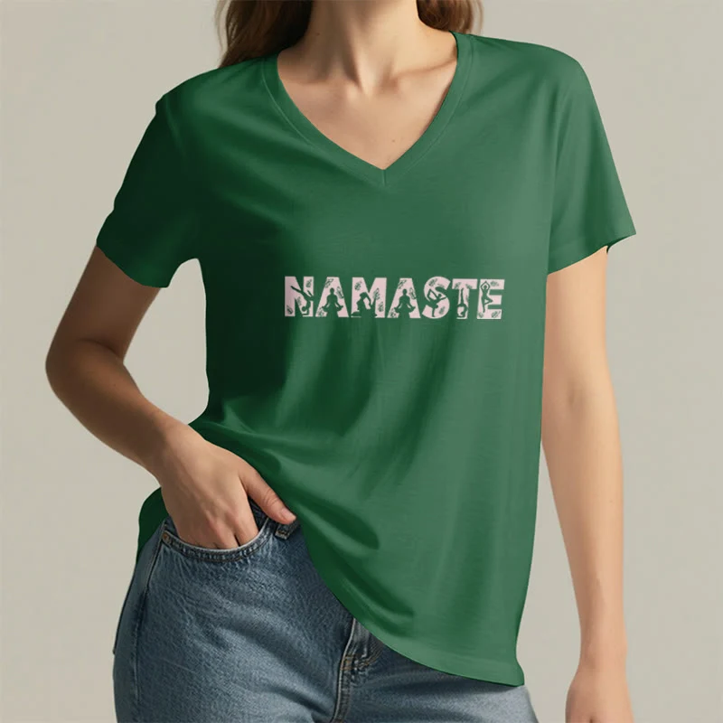 Olivenorma Minimalistisches Yoga Namaste Pose T-Shirt mit V-Ausschnitt