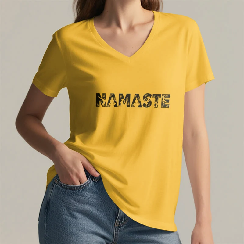 Olivenorma Minimalistisches Yoga Namaste Pose T-Shirt mit V-Ausschnitt