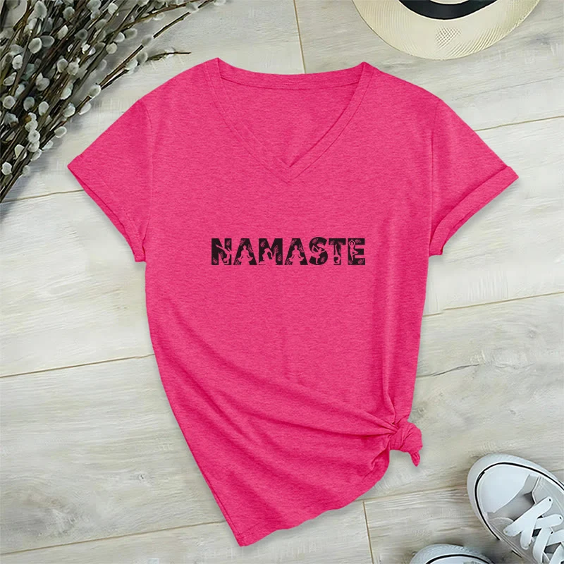 Olivenorma Minimalistisches Yoga Namaste Pose T-Shirt mit V-Ausschnitt