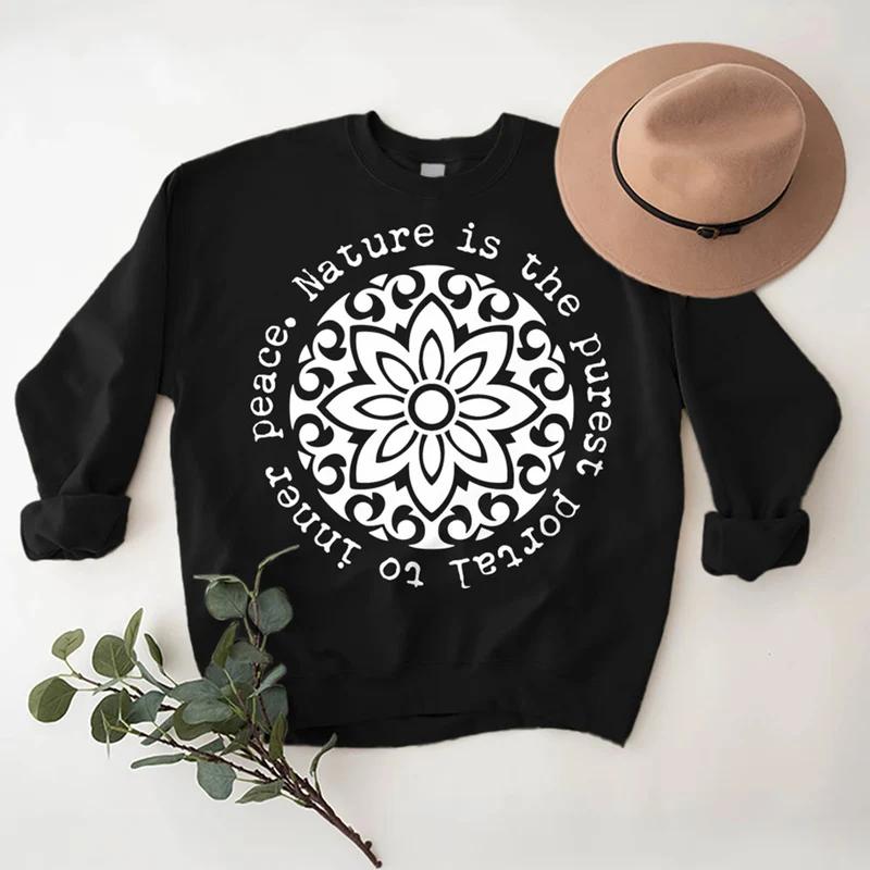 Olivenorma – Die Natur ist das reinste Portal zum inneren Frieden – Fleece-Sweatshirt mit spirituellem Motiv